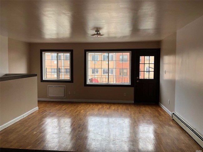 Building Photo - 993 Halsey St