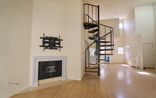 Loft 10.5 x 10.5 - 12060 Hoffman St