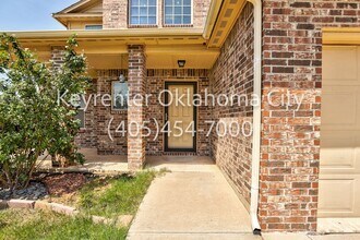 Building Photo - 2409 Rosa Cir