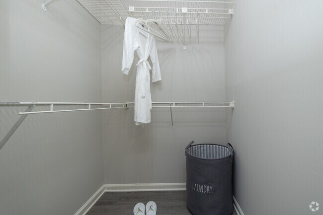 2 habitaciones, 2 baños - 740 pies cuadrados - Dormitorio - Sylvara Anderson 55+ Active Adult Living