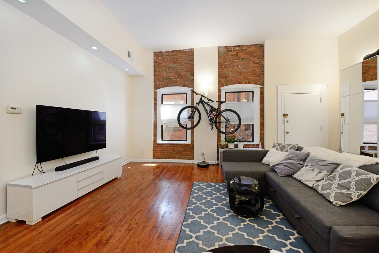 Foto principal - 158 Wayne St