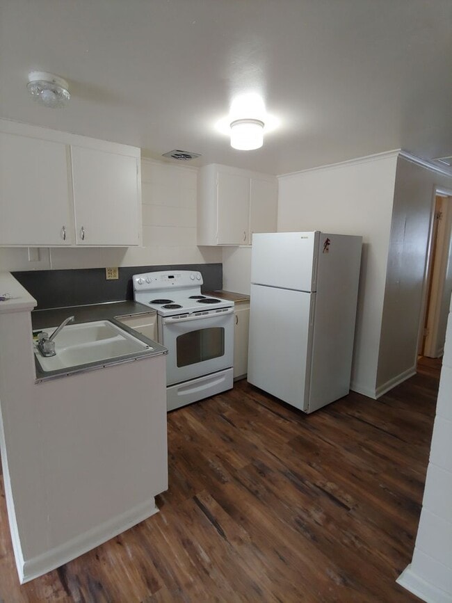 Building Photo - GATA Properties, LLC-PM-018-0010-1820