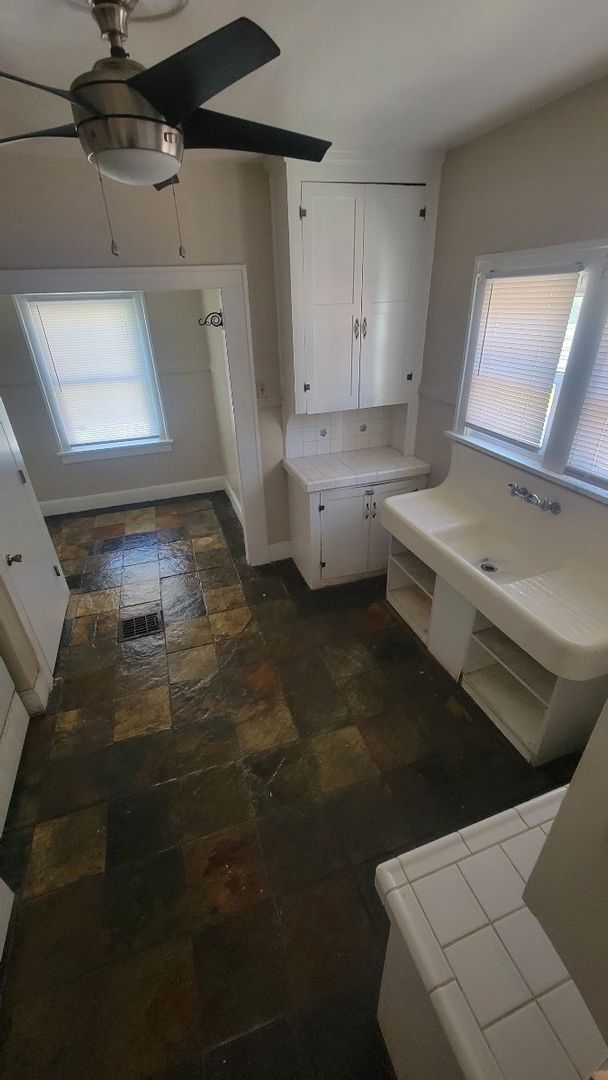 Building Photo - Discover Your 2-Bedroom Dream Home in DeVe...
