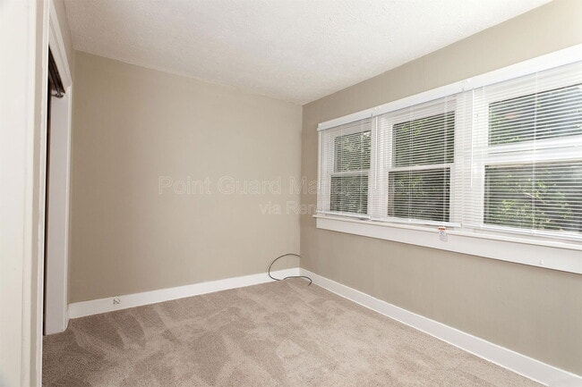 Building Photo - 219 S Millwood Ave