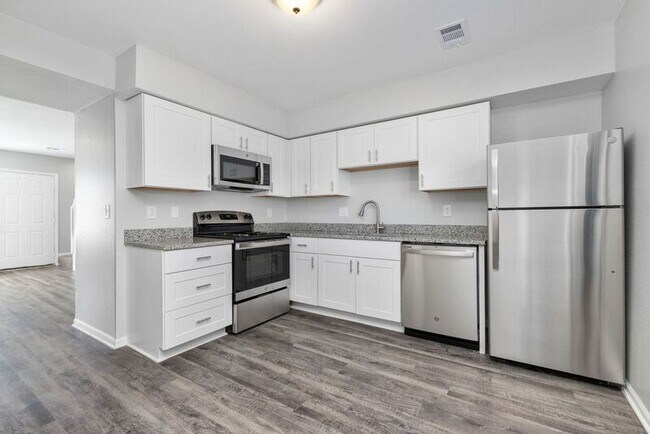 Building Photo - 13823 71 Hwy