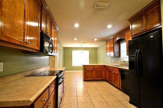 Foto del edificio - Spacious 3-Bedroom Home with Modern Amenities in Valdosta! Fenced in Backyard!
