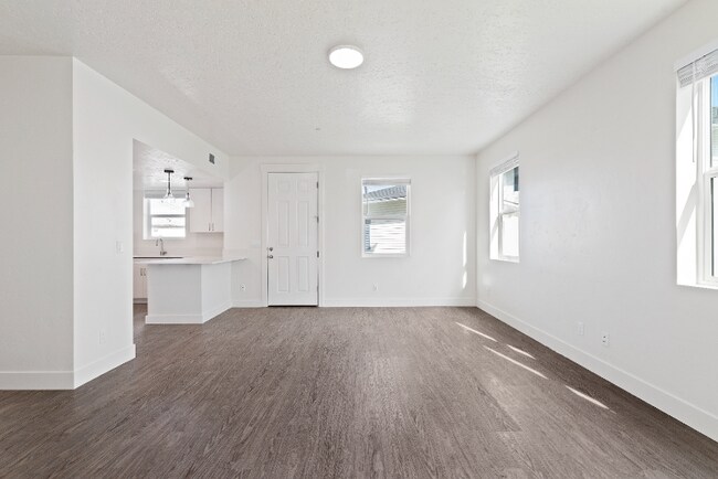 Building Photo - 104 Davis Ave