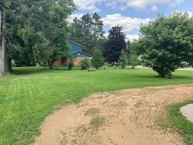 Building Photo - Click the “Apply Now” button or email wapmrentals@gmail.com for a prompt response.