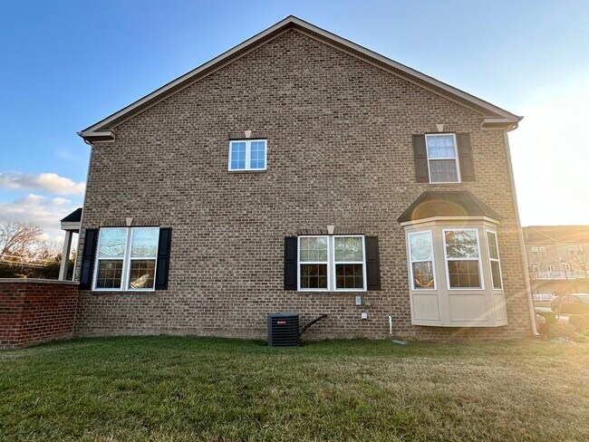 Foto del edificio - 2437 Baileys Pond Rd