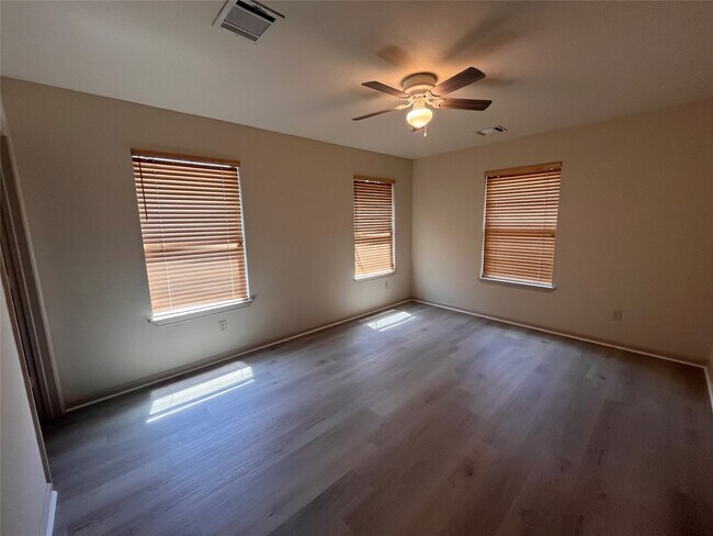 Building Photo - 13340 Miller Ln