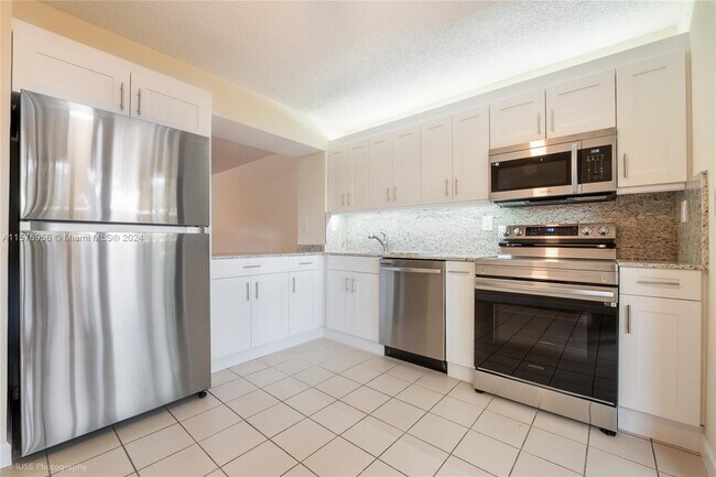 Building Photo - 10086 SW 77th Ct