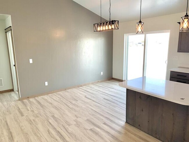 Foto del edificio - 3915 Swan Rd