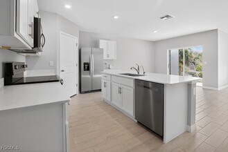 Building Photo - 553 Kingsbury Ln