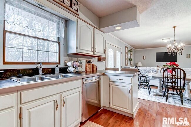 Building Photo - 4094 Crocus Dr