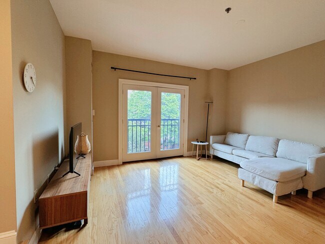 Living Room 3 - 1723 Washington St