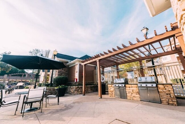 Foto del edificio - 6134 Spalding Forest Ct