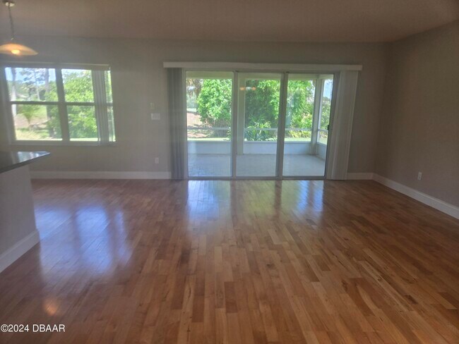 Foto del edificio - 1437 Sunningdale Ln