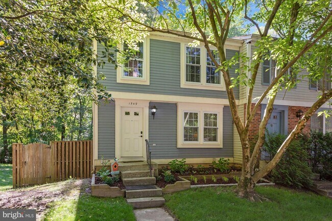 Foto del edificio - 1549 Bennington Woods Ct