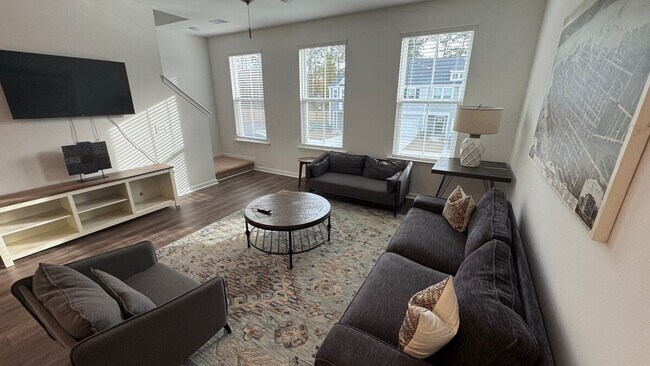 Building Photo - 149 Roxanne Dr