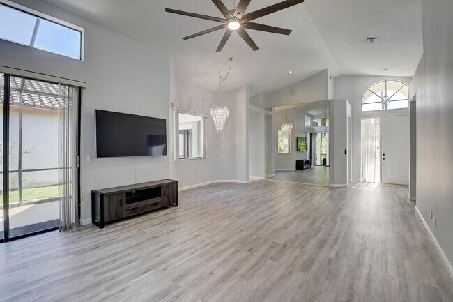 Foto del edificio - 10201 Lexington Lakes Blvd N