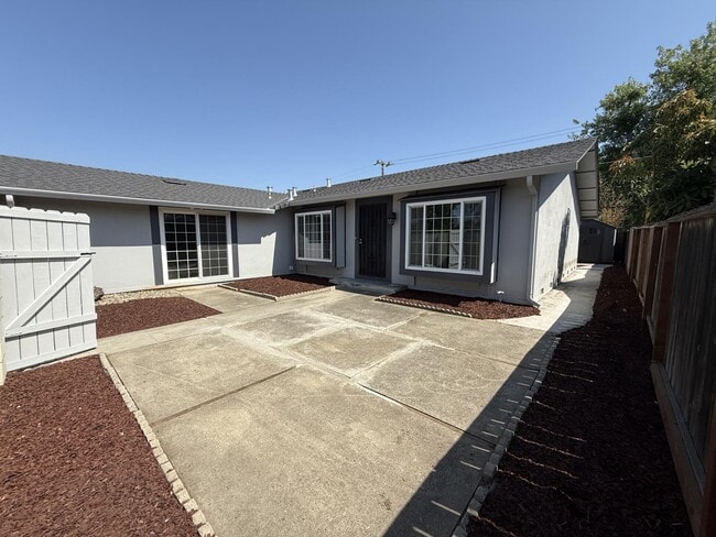 Building Photo - 4830 Grimsby Dr