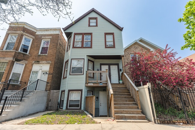 Building Photo - 2026 N Kedvale Ave