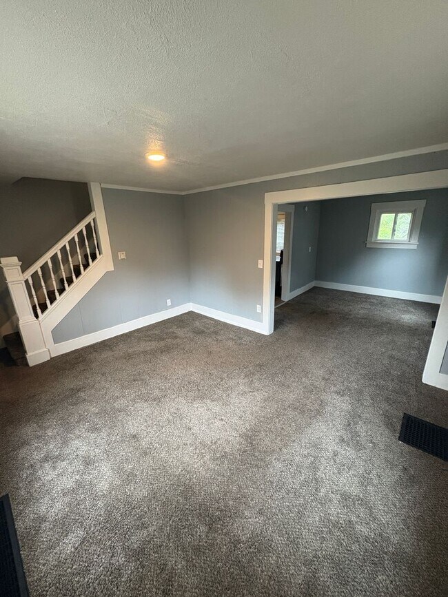 Foto del edificio - Newly renovated 2-bedroom, 1-bath home with modern updates and a low-maintenance yard.