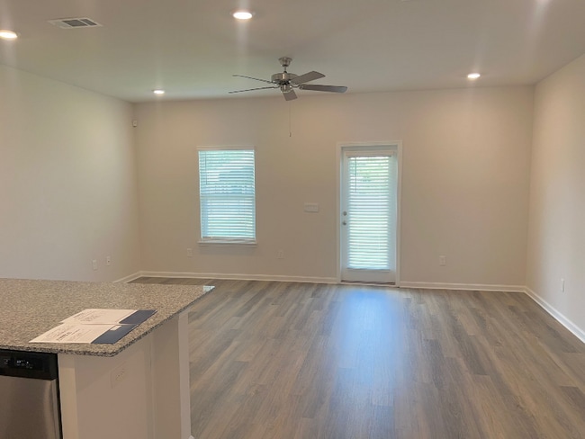 Building Photo - 1745 Jakes Dr