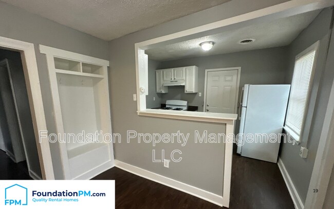 Foto del edificio - 547 Delta Rd