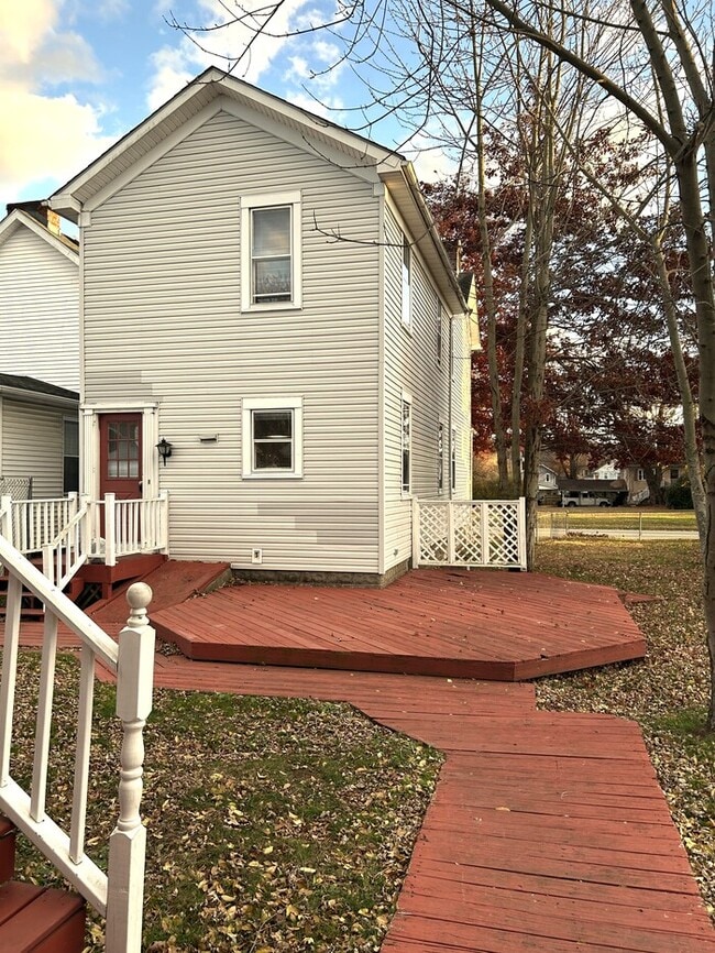 Building Photo - 1910 1st St