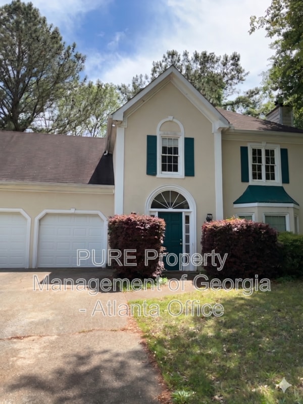 Photo - 743 Helga Dr NE House