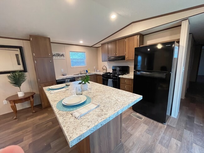 Building Photo - Fairfield Estates