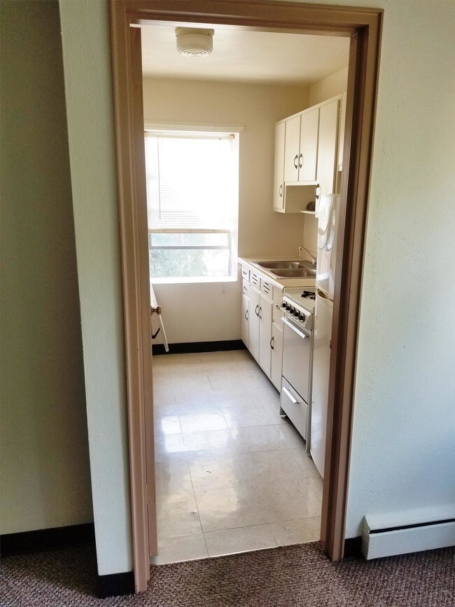 Building Photo - 210 16th St NE