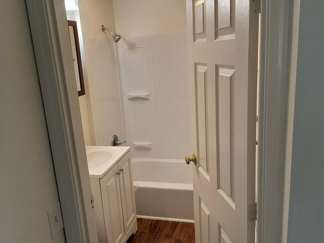 Building Photo - 8 Renarl Ave