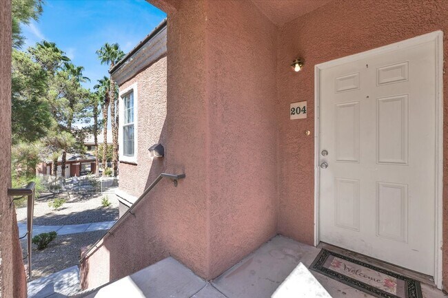 Foto del edificio - 7624 Pacific Hills Ave
