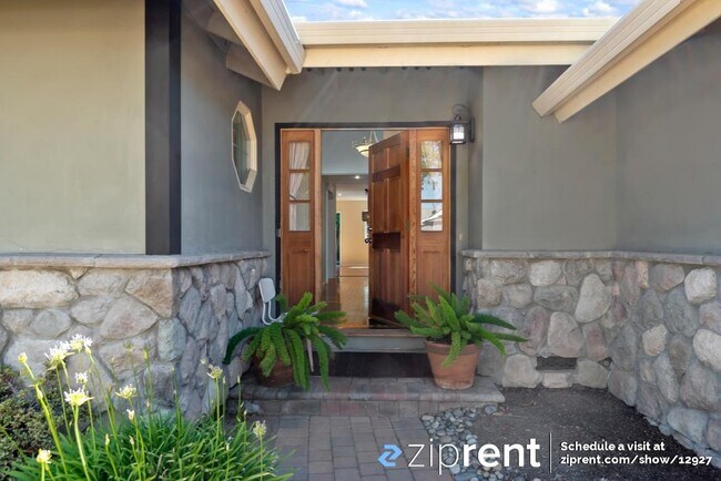 Foto del edificio - 5674 Waltrip Ln