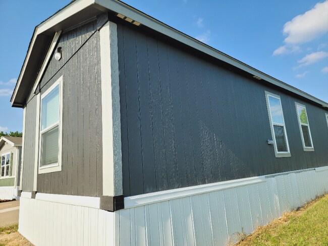 Building Photo - 1019 Gold Finch Dr