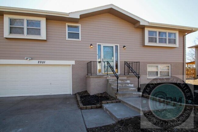 Foto del edificio - Charming 6 Bed 2 Bath Home Near the Offutt