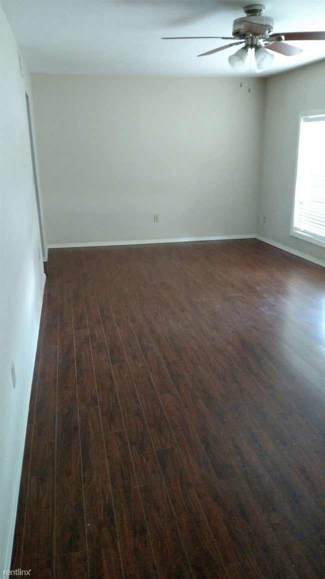 Building Photo - 2939 S Millwood Ave