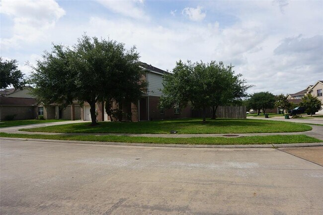 Building Photo - 4101 Leisure Ln