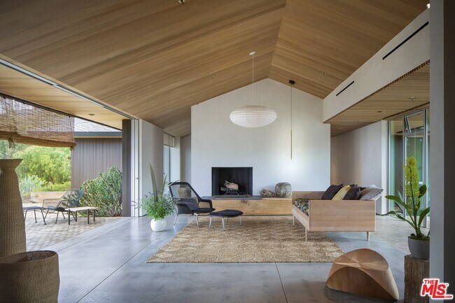 Foto del edificio - 5927 Busch Dr