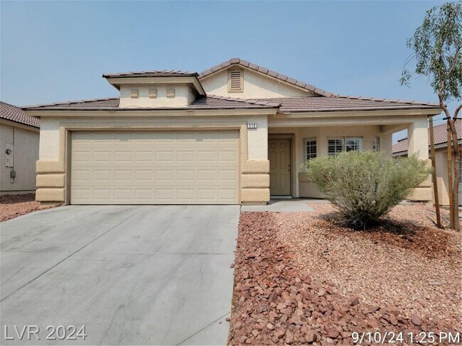 Building Photo - NLV SINGLE STORY WITH GORGEOUS TILE FLOORI...