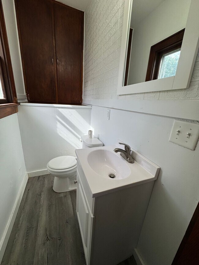 Foto del edificio - 4 bedroom 1.5 bath Home in Moline