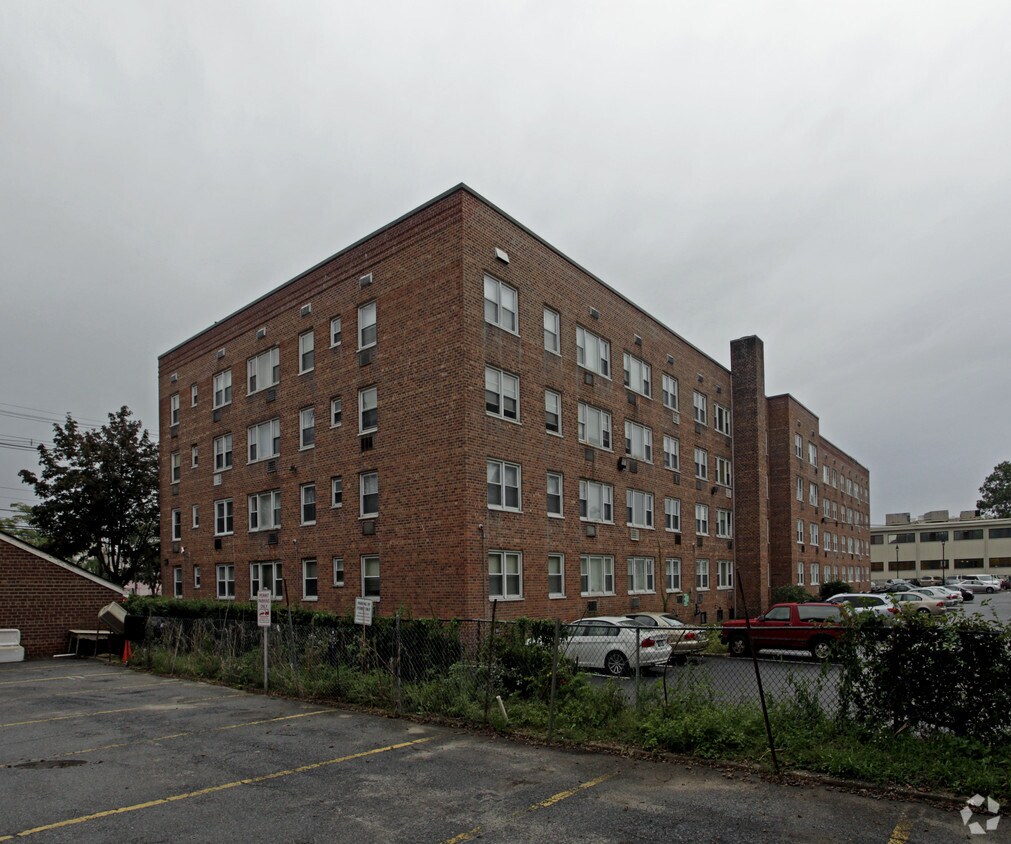 South Ocean Apartments 100 S Ocean Ave Freeport, NY Apartments for