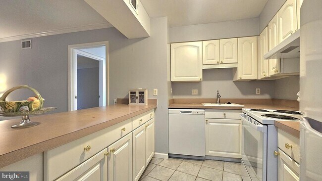 Building Photo - 8502 Barrington Ct