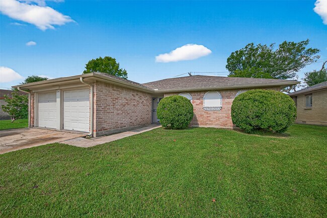 Foto del edificio - 5243 Wickview Ln