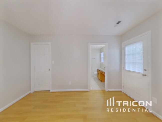 Building Photo - 5000 Poplar Glen Dr