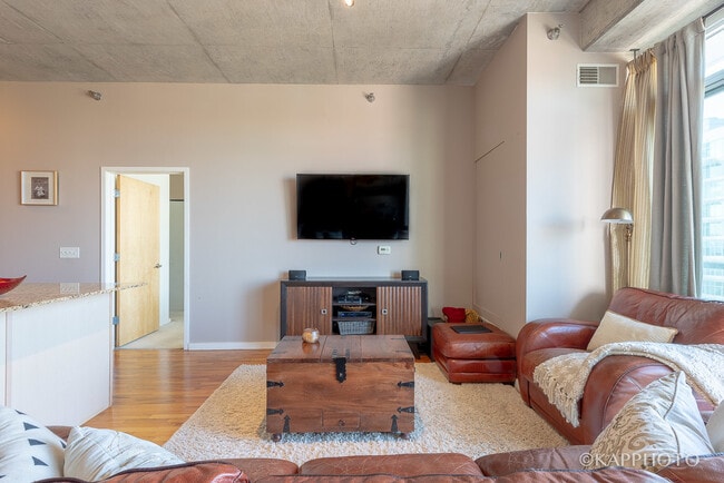 Building Photo - 1620 S Michigan Ave