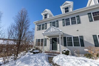 Building Photo - 8 Summer Hill Cir