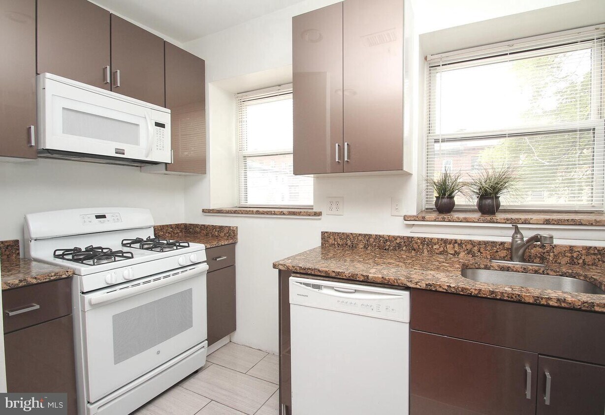 Primary Photo - 125 W Girard Ave